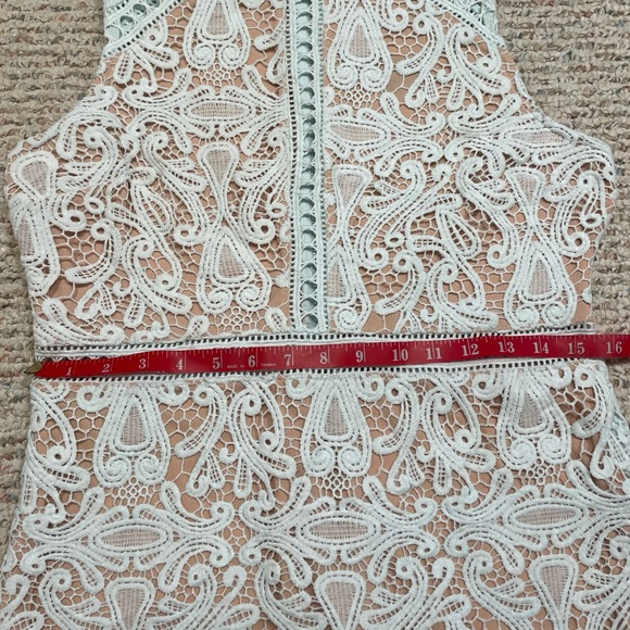 Lulu’s lace dress - Picture 5 of 12